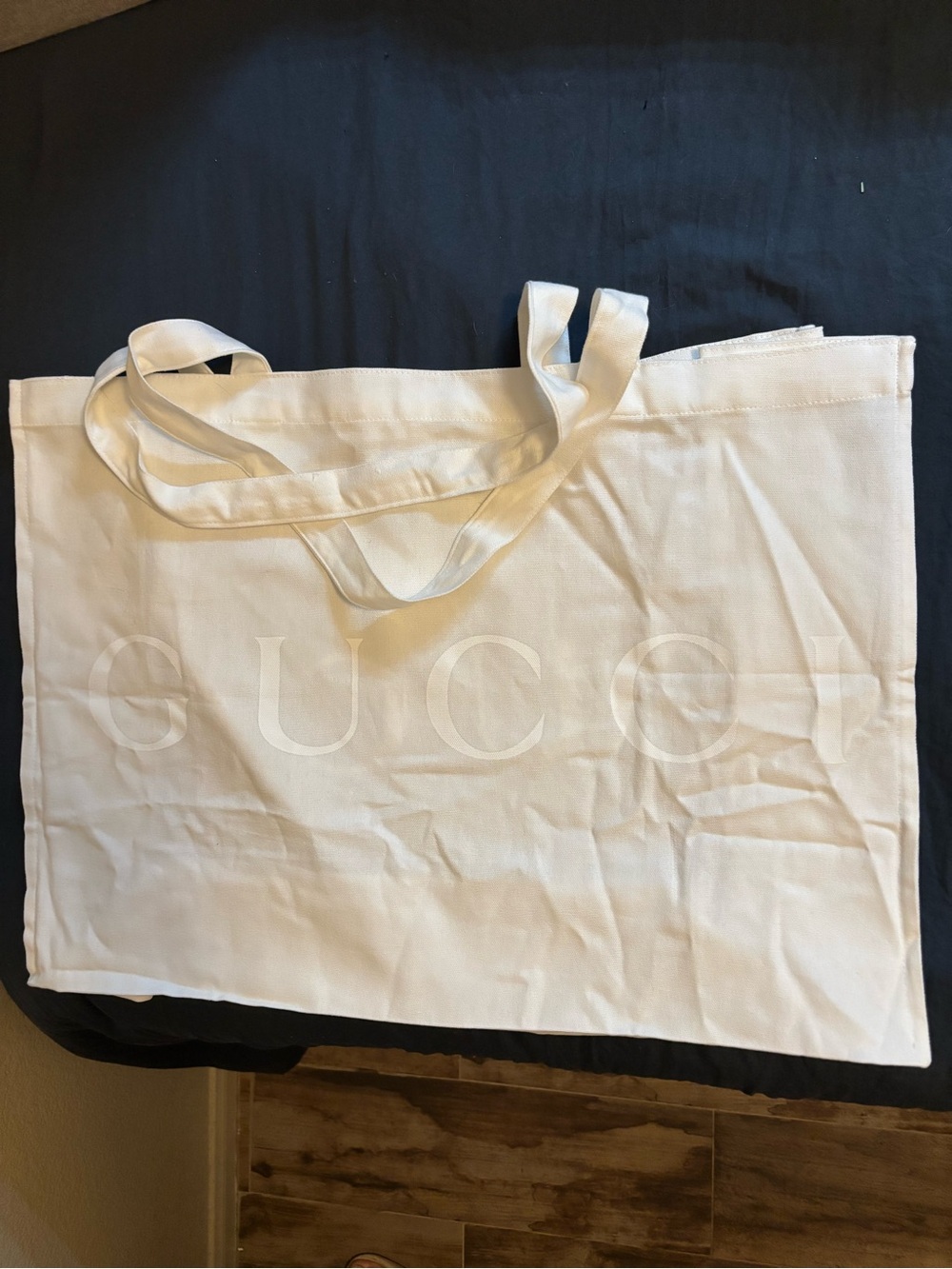 New Gucci White Canvas Cotton Tote Bag. Boutique shopping bag gift with purchase